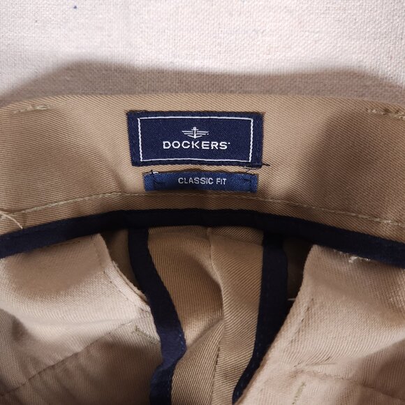 Dockers Classic Fit Signature Khaki Pants Mens 34 x 32 Comfort Pleated - Picture 12 of 15